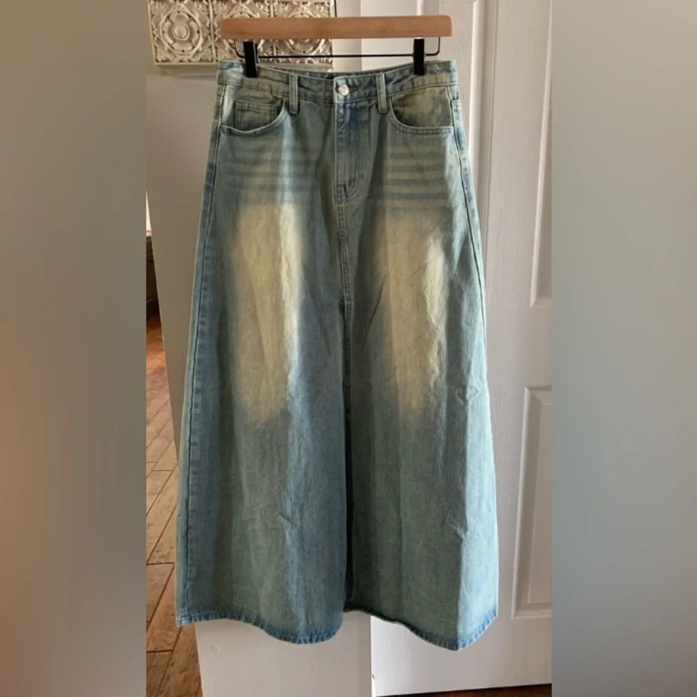 PrettyLittleThing Vintage Mid Wash Split Front Drapey Denim Maxi NWT - 2 - Picture 2 of 8